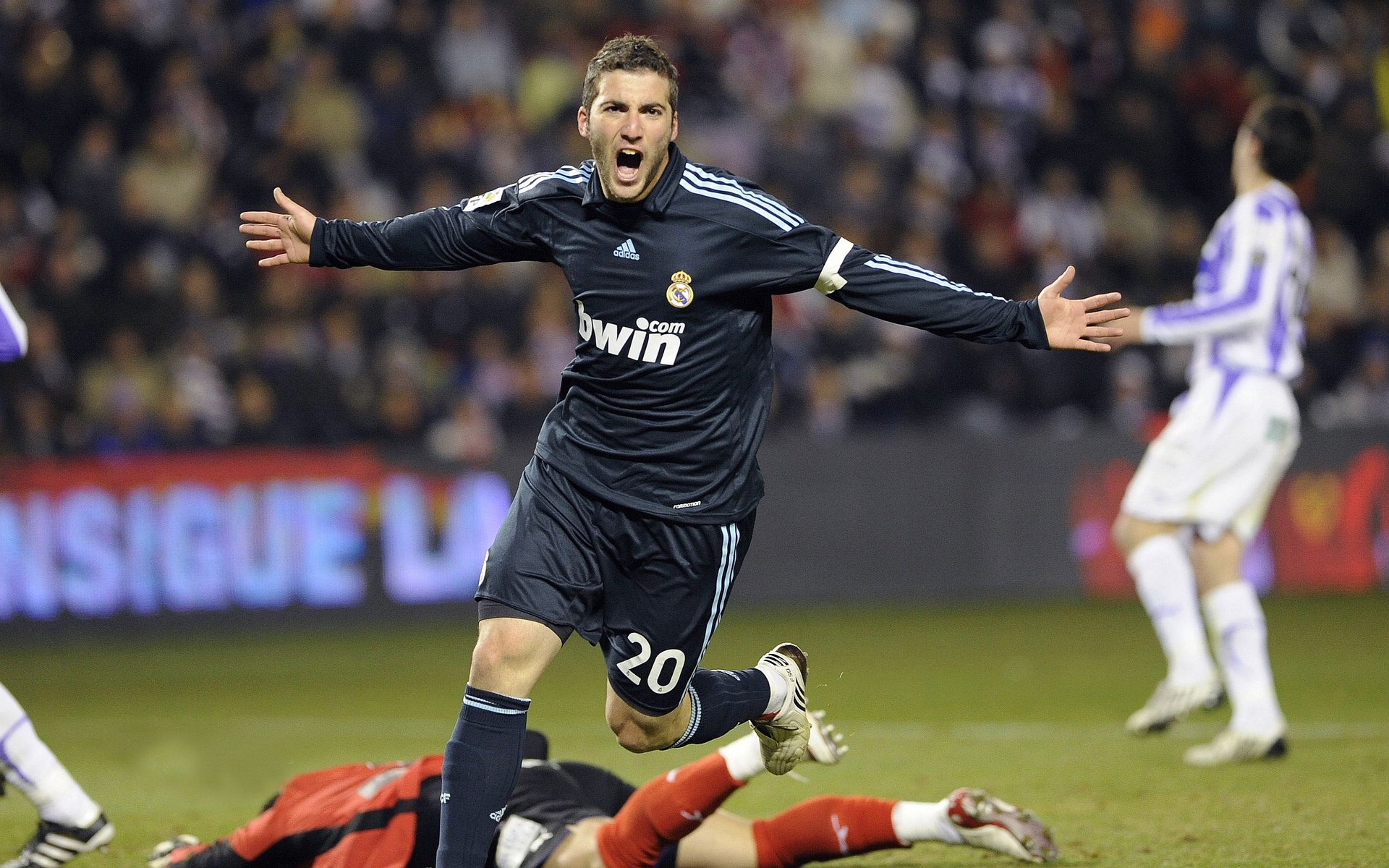 三笘薰爆发，拜仁式节奏掌控，比利时新核的崛起